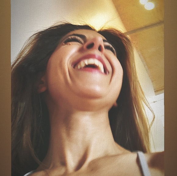 Meet your Posher, Henny - Picture 1 of 1